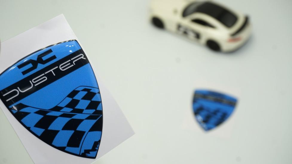 Dacia Duster Çamurluk Yanı Damla Desen Mavi Logo Arma Seti