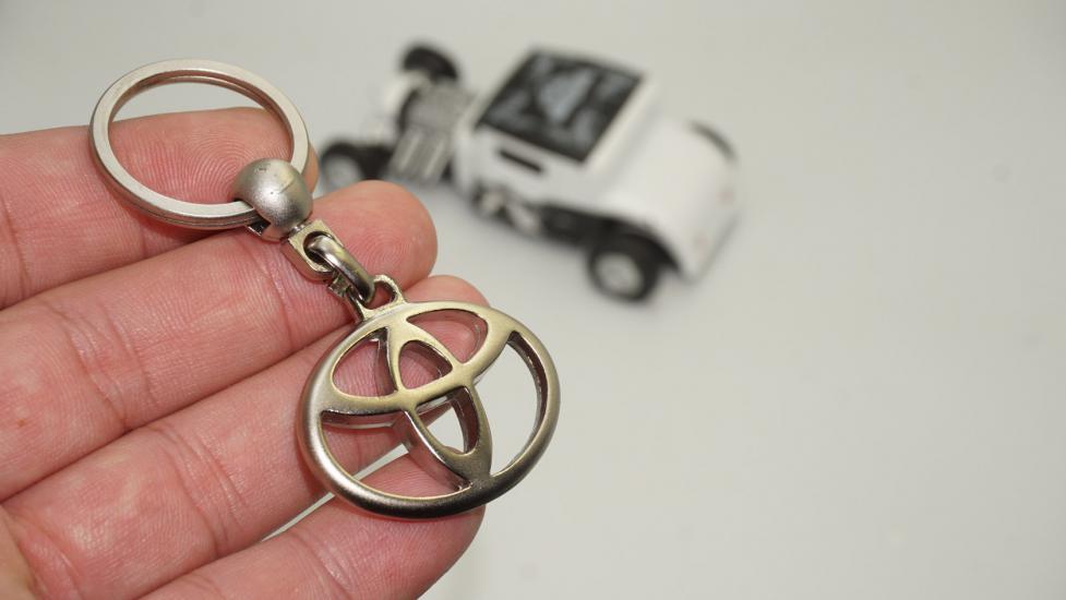 Toyota Logo Krom Metal Çift Yön Anahtarlık Orjinal Ürün