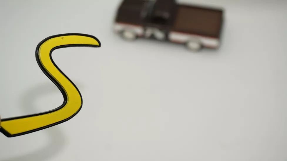 DK Tuning Mini Cooper S Electric Sarı Siyah Bagaj Logo Amblem Arma