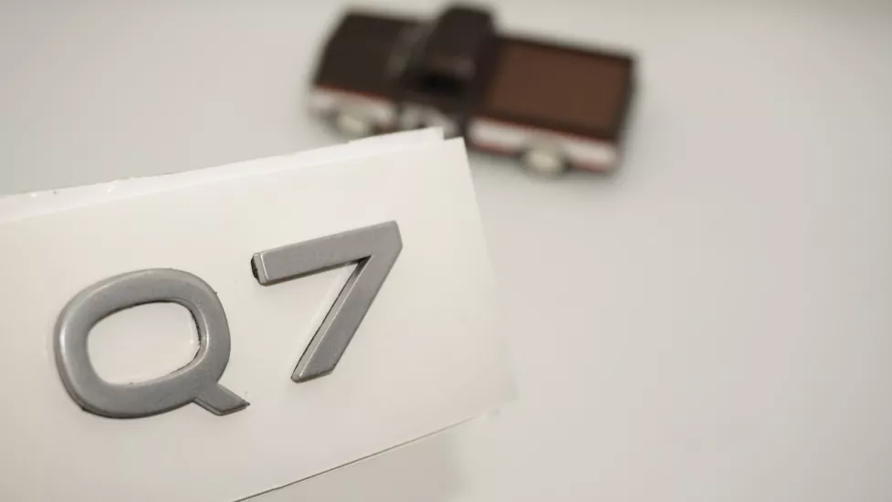 DK Tuning Q7 2025+ Bagaj Gümüş Yazı Logo Arma Audi İle Uyumlu