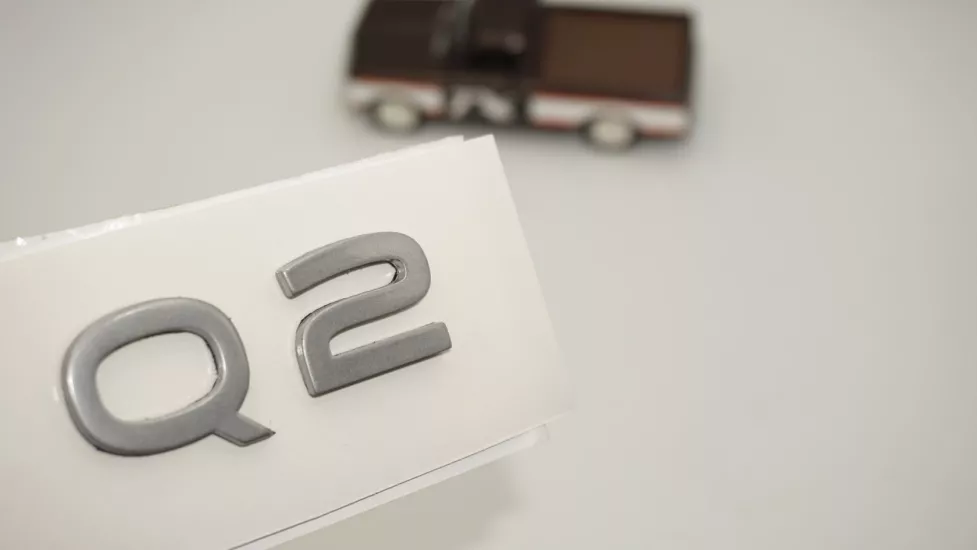 DK Tuning Q2 2025+ Bagaj Gümüş Yazı Logo Arma Audi İle Uyumlu