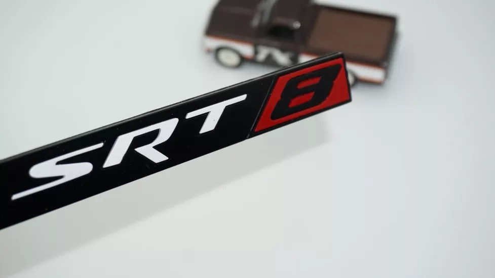 DK Tuning Chrysler SRT 8 Kırmızı Siyah Bagaj Logo Arma