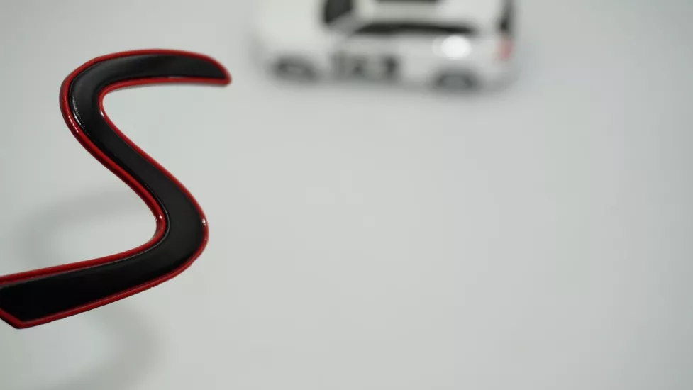 DK Tuning Mini Cooper S Siyah Kırmızı Bagaj Logo Amblem