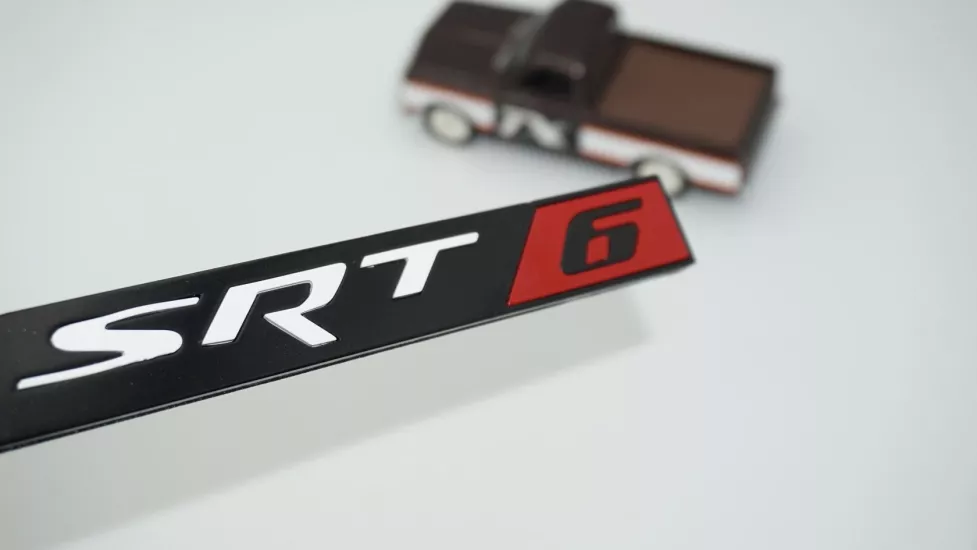DK Tuning Jeep Grand Cherokee SRT 6 Kırmızı Siyah Bagaj Logo Arma
