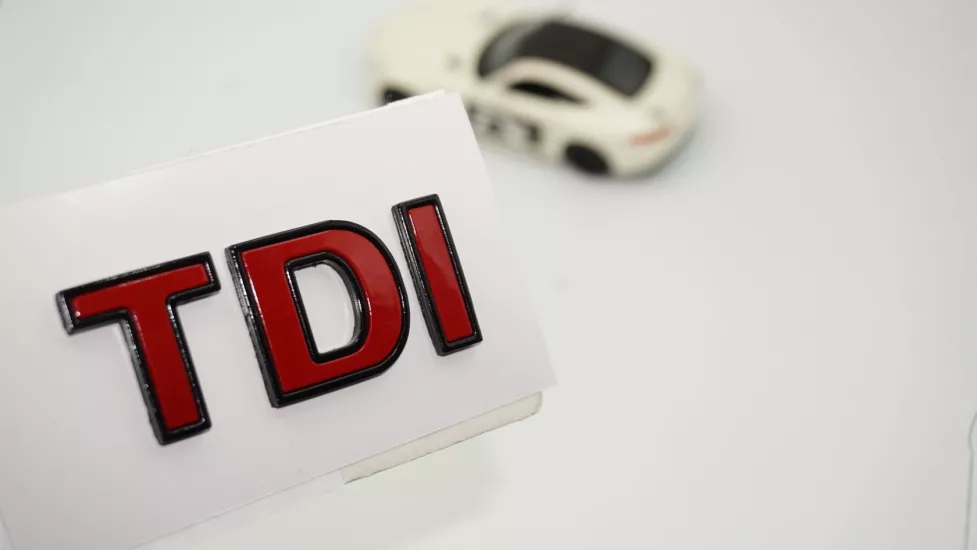 DK Tuning TDi Bagaj 3 Kırmızı Siyah ABS Yazı Logo Volkswagen İle Uyumlu