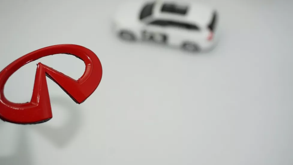 DK Tuning İnfiniti Direksiyon Göbeği Kırmızı ABS Yazı Logo Arma