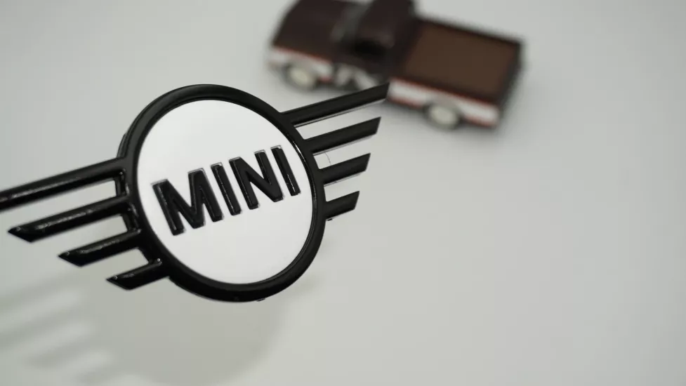 DK Tuning Mini Cooper Yeni Nesil Siyah Beyaz Ön Kaput Logo Arma