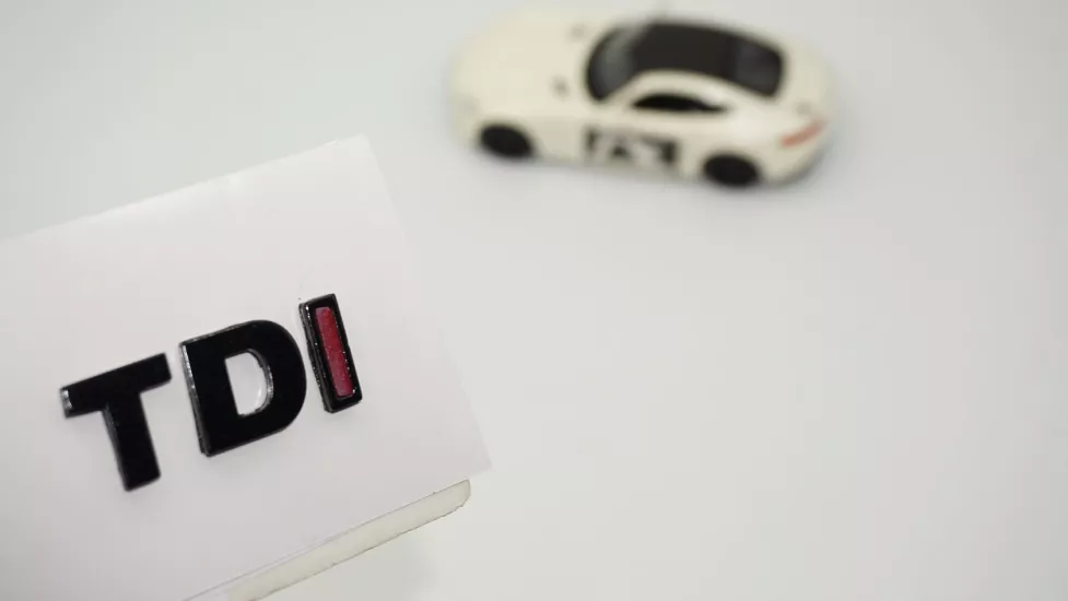 DK Tuning Volkswagen TDi Bagaj 1 Kırmızı Siyah ABS Logo Amblem