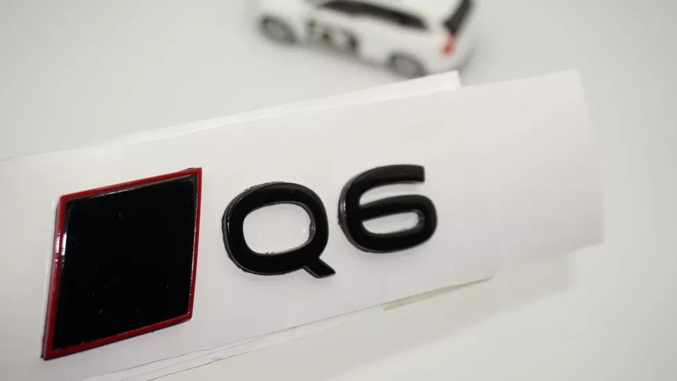 DK Tuning Q6 2025+ Bagaj Siyah Yazı Logo Arma Audi İle Uyumlu