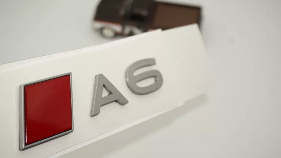 DK Tuning A6 2025+ Bagaj Gümüş Kırmızı Yazı Logo Arma Audi İle Uyumlu